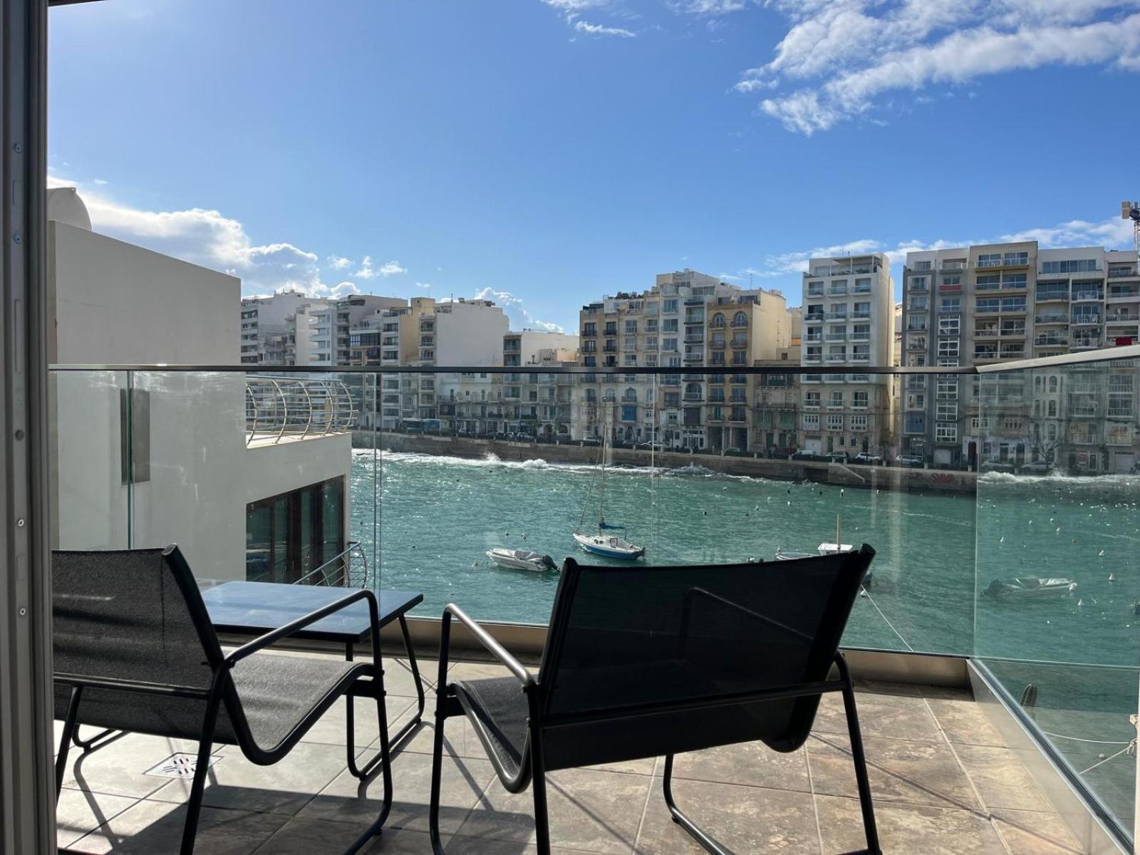 Appartamento 86 Spinola Bay San Giuliano Camera foto